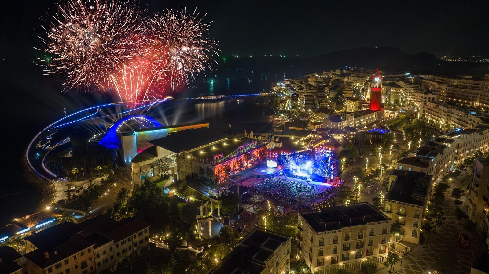 Các hoạt động vui chơi, giải trí về đêm tại Nam Phú Quốc được ví như “thỏi nam châm” hút khách tới đảo Ngọc. Ảnh Ánh Dương.