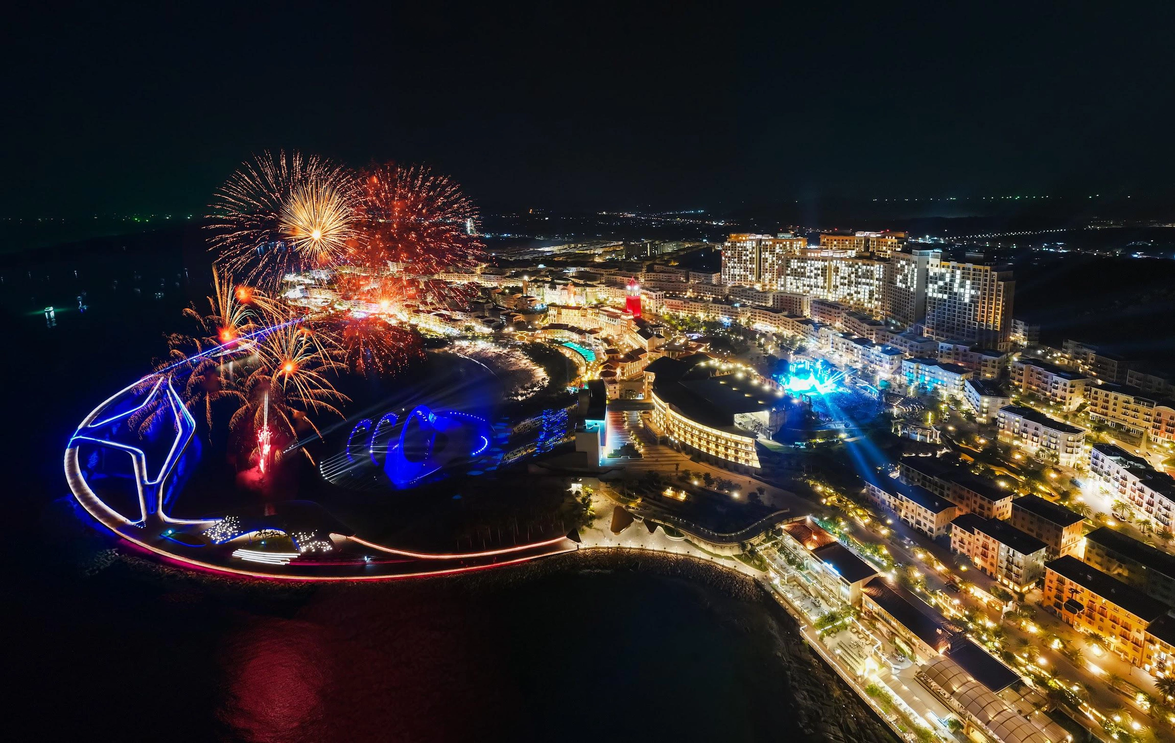 Thị trấn Hoàng Hôn là nơi diễn ra các show diễn quanh năm. Ảnh Ánh Dương